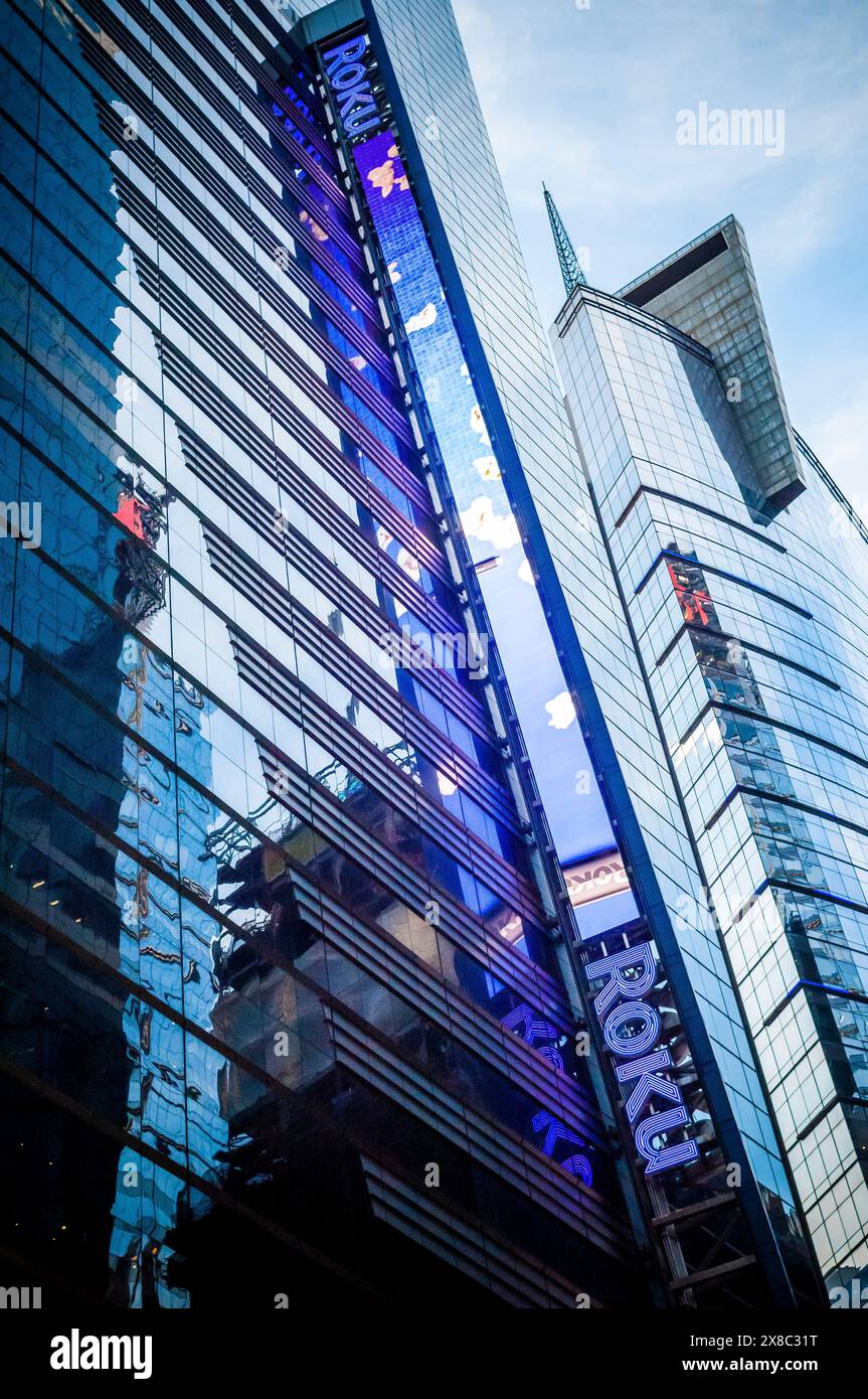 Branding im Hauptquartier von Roku am 5 Times Square in New York am Mittwoch, den 22. Mai 2024. (© Richard B. Levine) Stockfoto