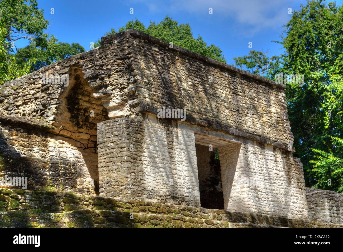 Maya-Bogen, Eintritt ins Plaza A, Cahal Pech Maya-Ruinen, San Ignacio, Belize Stockfoto