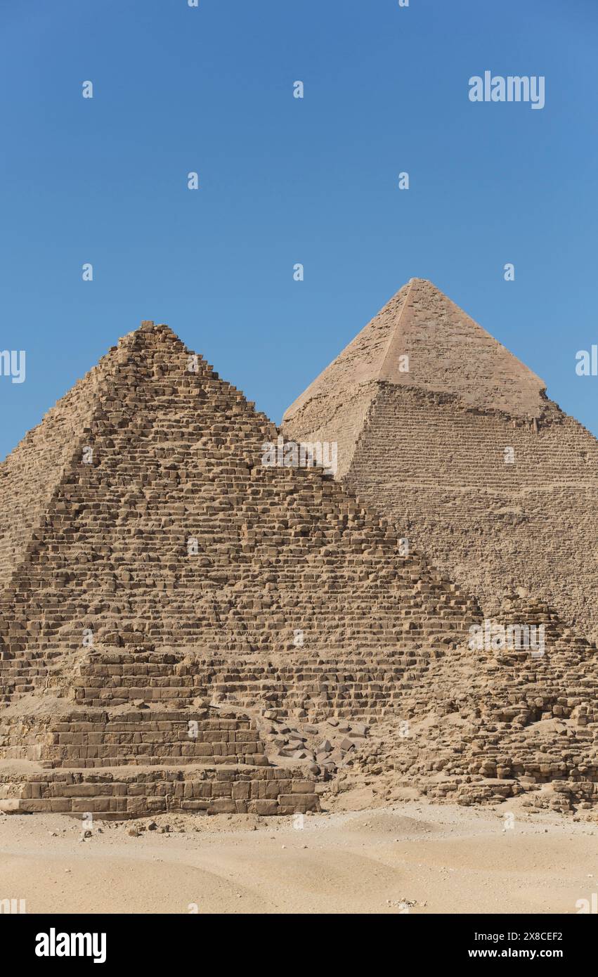 Pyramiden Mykerinos (Vordergrund) und Chephren (Hintergrund), die Pyramiden von Gizeh, Giza, Ägypten Stockfoto