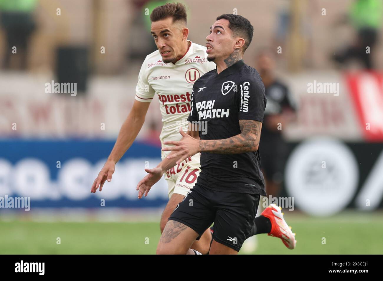 Lima, Peru. Mai 2024. Hugo of Botafogo spielte während des CONMEBOL Libertadores Cup am 17. Mai 2024 im Monumental Stadium in Lima, Peru. (Foto: Miguel Marrufo/PRESSINPHOTO) Credit: PRESSINPHOTO SPORTS AGENCY/Alamy Live News Stockfoto