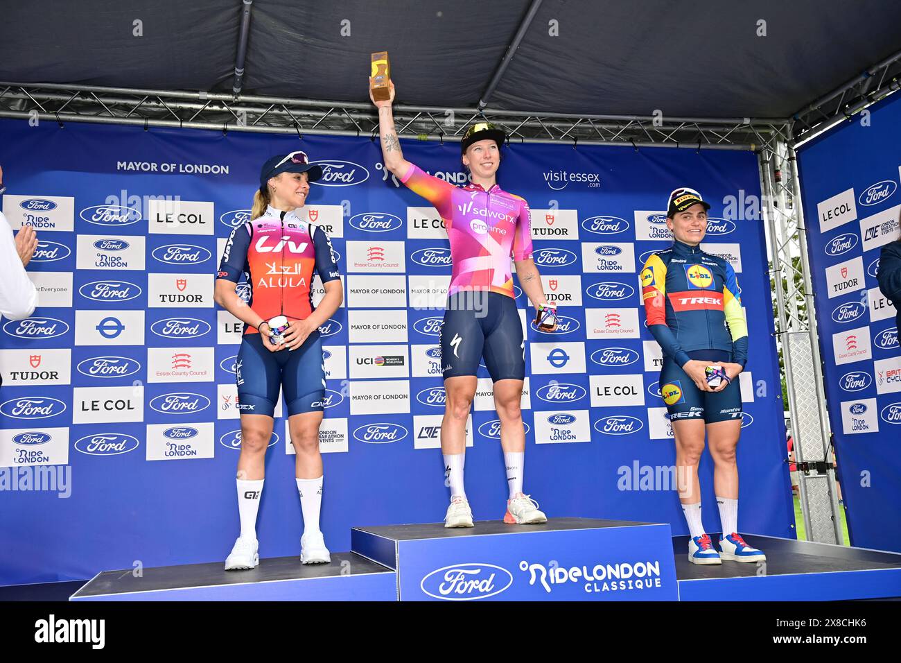 Mai 2024. Lorena Wiebes (Team SD Worx – ProTime) gewann die erste Stufe der UCI Women's WorldTour Ford RideLondon Classique in Colchester. Die 159-km-Etappe, die in Saffron Walden begann, ging auf einen Bunch Sprint zurück, wobei Wiebes vor Letizia Paternoster (Liv-Alula-Jayco) und Clara Copponi (Lidl-Trek) an die Spitze kam. Quelle: Peter Goding/Alamy Live News Stockfoto