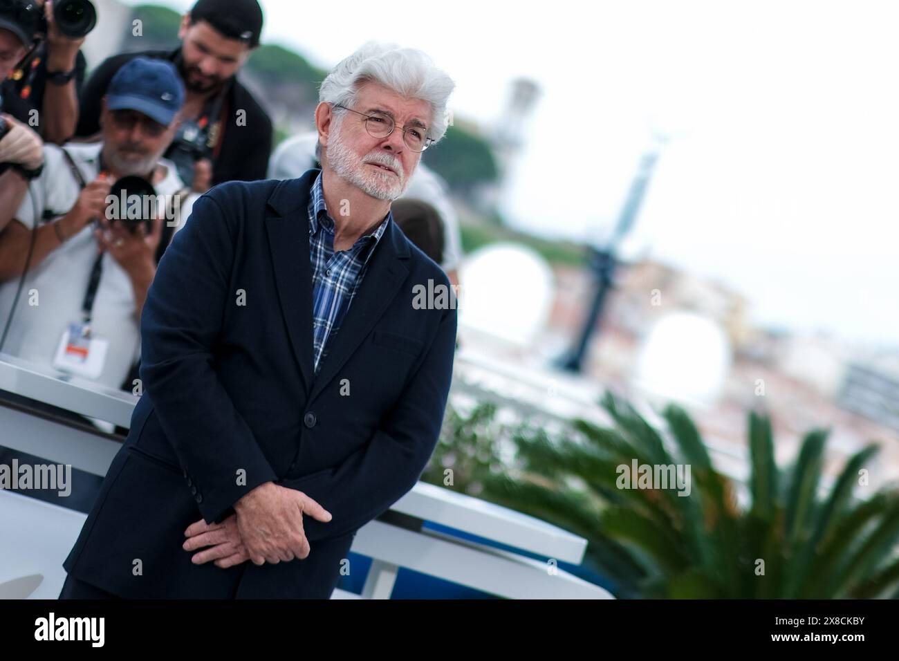Cannes, Frankreich. Mai 2024. George Lucas posiert beim Photocall für Palme D'Or D'honneur - George Lucas während des 77. Festivals de Cannes. Foto von Julie Edwards./Alamy Live News Stockfoto