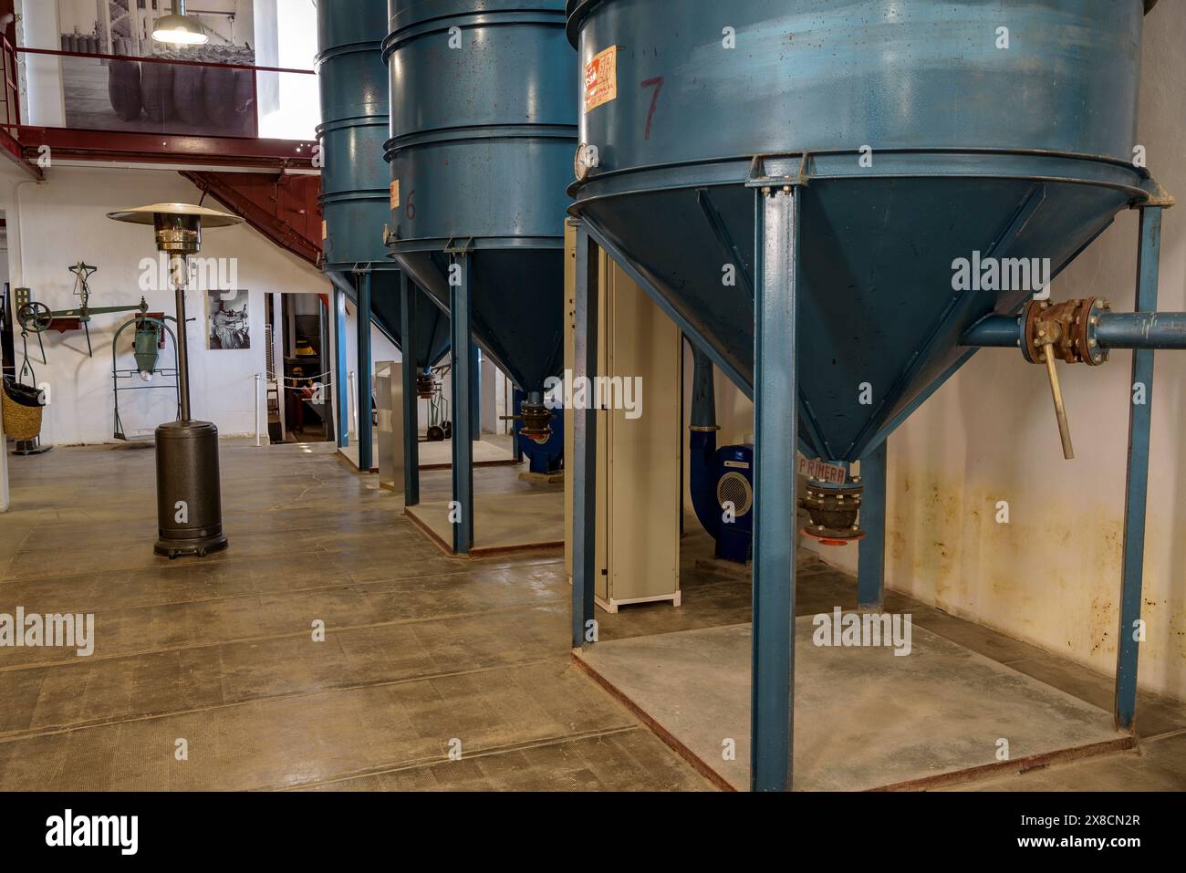 Das Innere des Museums für Reismuseum in Camarles (Tarragona, Katalonien, Spanien) z es Interior del museo Centro de Interpretación del Arroz Stockfoto