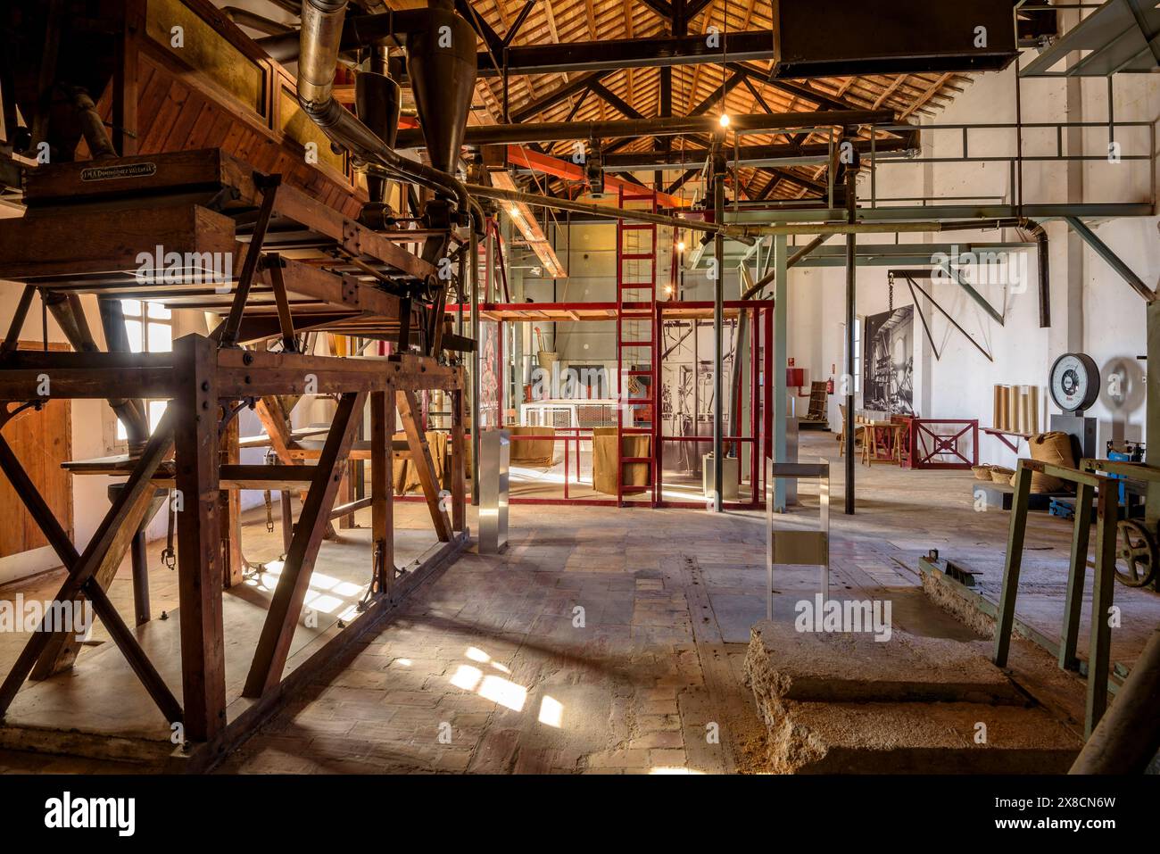 Das Innere des Museums für Reismuseum in Camarles (Tarragona, Katalonien, Spanien) ESP Interior del museo Centro de Interpretación del Arroz Stockfoto