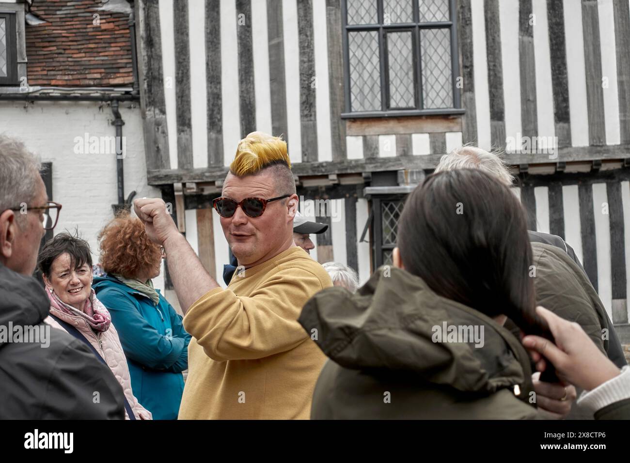 Reiseleiter UK, gelbe Haare, mohikanische Art, Stratford upon Avon, Warwickshire, England Stockfoto