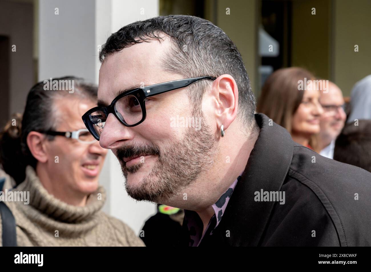 Dogliani, Italien, 24. Mai 2024. Der italienische Fernseh- und Radiomoderator und Kommentator Costantino della Gherardesca bei der dreizehnten Ausgabe des Festival della TV. Quelle: Luca Prestia / Alamy Live News Stockfoto