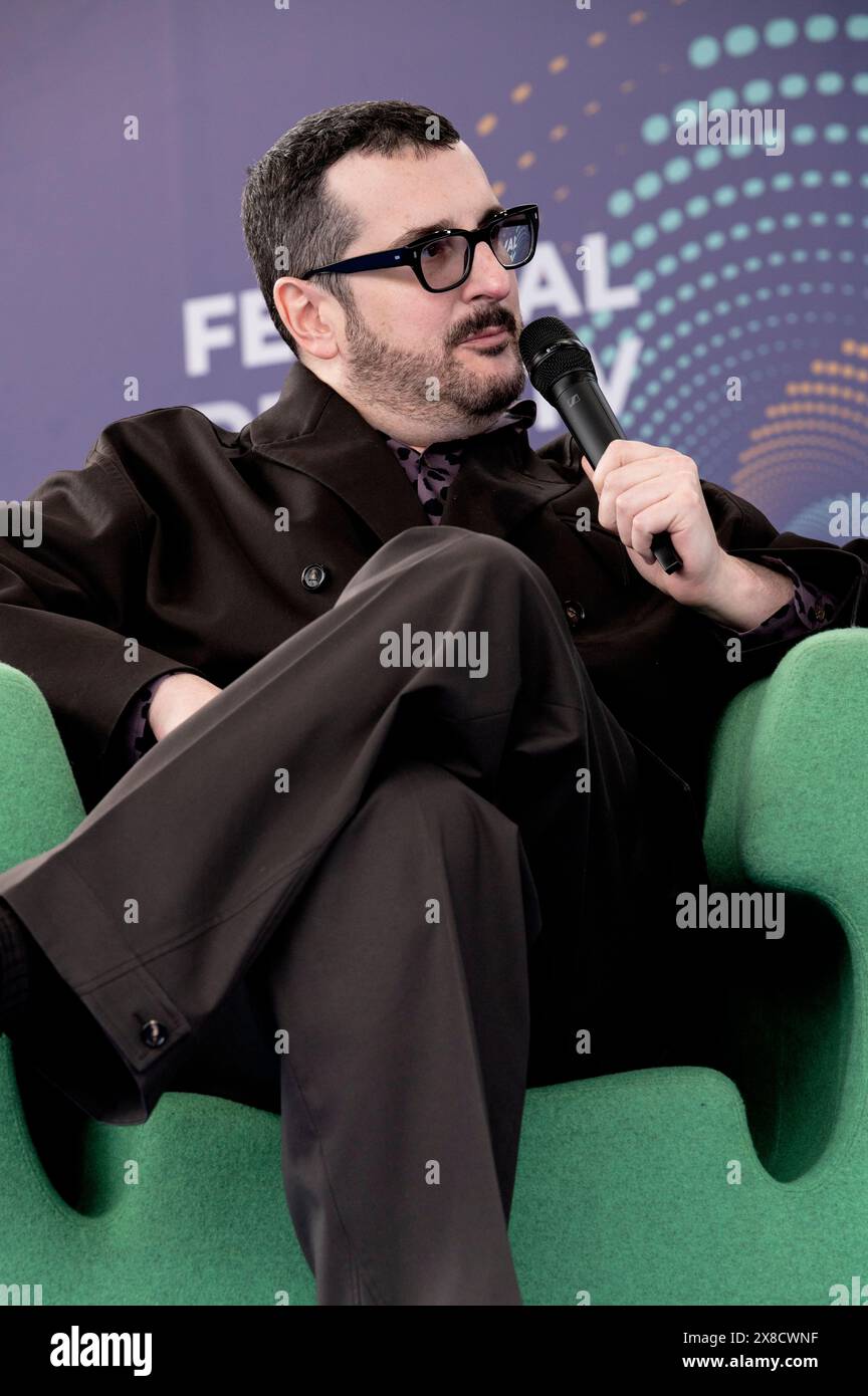 Dogliani, Italien, 24. Mai 2024. Der italienische Fernseh- und Radiomoderator und Kommentator Costantino della Gherardesca bei der dreizehnten Ausgabe des Festival della TV. Quelle: Luca Prestia / Alamy Live News Stockfoto