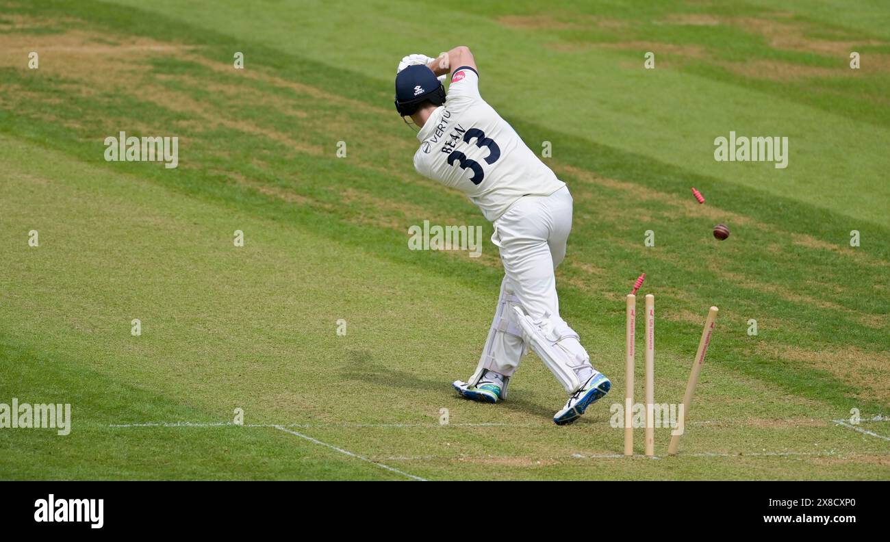 NORTHAMPTON, GROSSBRITANNIEN. Mai 2024. FINLAY BEAN of Yorkshire spielte am 24. Mai im zweiten Spiel der Vitality County Championship zwischen Northamptonshire und Yorkshire auf dem County Ground in Northampton, England Credit: PATRICK ANTHONISZ/Alamy Live News Stockfoto