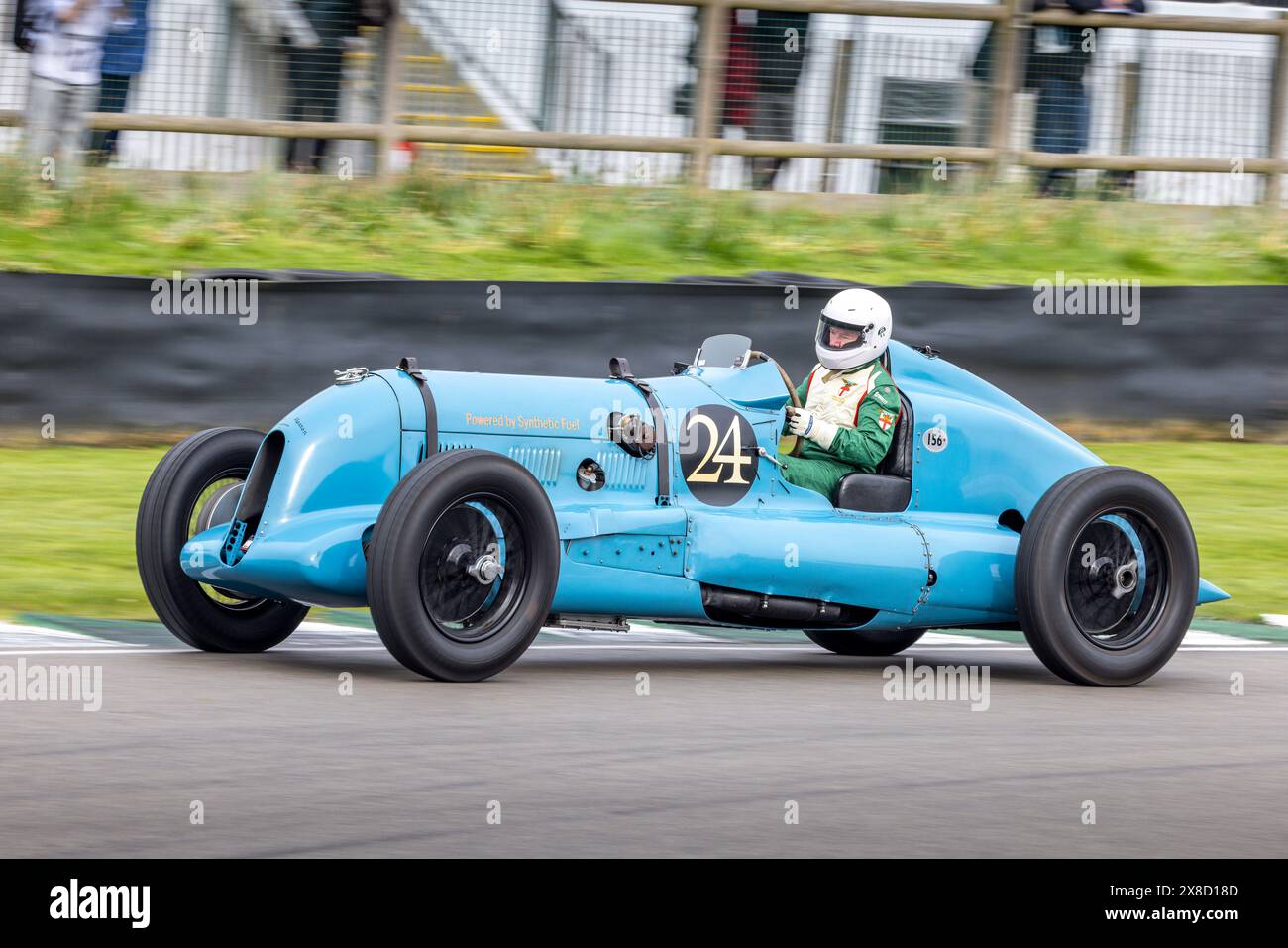 David Little beim Bentley „Barnato Hassan Special“ 1933 während des Parnell Cup-Rennens beim Goodwood 81st Members Meeting 2024 in Sussex, Großbritannien Stockfoto