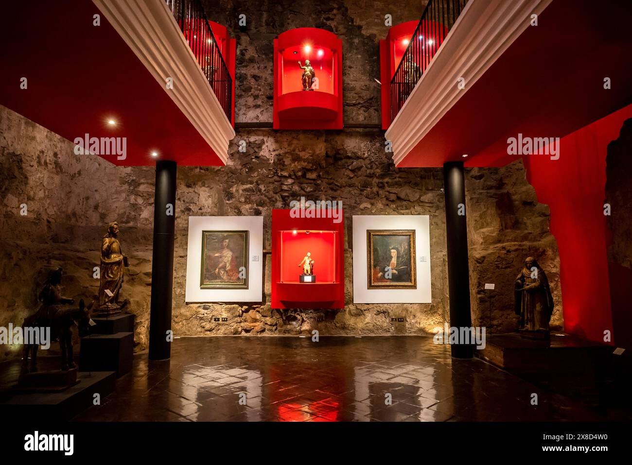 Das Museum für Kolonialkunst mit Gemälden und Skulpturen aus dem 16., 17. Und 18. Jahrhundert, die Kirche Santo Domingo und das Kloster, eine Klosterruine Stockfoto