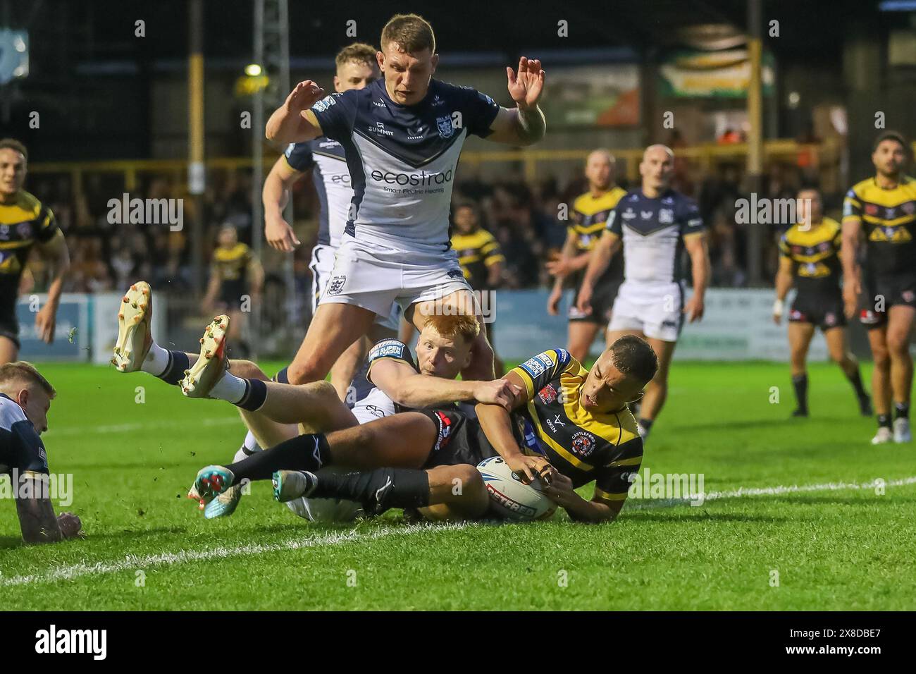 Castleford, Großbritannien. Mai 2024. *** Versuch Castleford während des Super League-Spiels zwischen Castleford und Hull FC am 24. Mai 2024 im Ming-A-hose Jungle in Castleford, UK. Foto von Simon Hall. Nur redaktionelle Verwendung, Lizenz für kommerzielle Nutzung erforderlich. Keine Verwendung bei Wetten, Spielen oder Publikationen eines einzelnen Clubs/einer Liga/eines Spielers. Quelle: UK Sports Pics Ltd/Alamy Live News Stockfoto