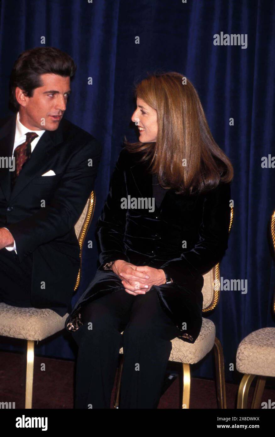 K15023WW. STIPENDIAT JACKIE ROBINSON PRESSEKONFERENZ IN WALDORF ASTORIA, NEW YORK CITY. JOHN F. KENNEDY JR UND CAROLINE KENNEDY SCHLOSSBERG. FOTO: WALTER WEISSMAN Credit: WALTER WEISSMAN/ZUMAPRESS.com/Alamy Live News Stockfoto K15023WW. STIPENDIAT JACKIE ROBINSON PRESSEKONFERENZ IN WALDORF ASTORIA, NEW YORK CITY. JOHN F. KENNEDY JR UND CAROLINE KENNEDY SCHLOSSBERG. FOTO: WALTER WEISSMAN Credit: WALTER WEISSMAN/ZUMAPRESS.com/Alamy Live News Stockfoto