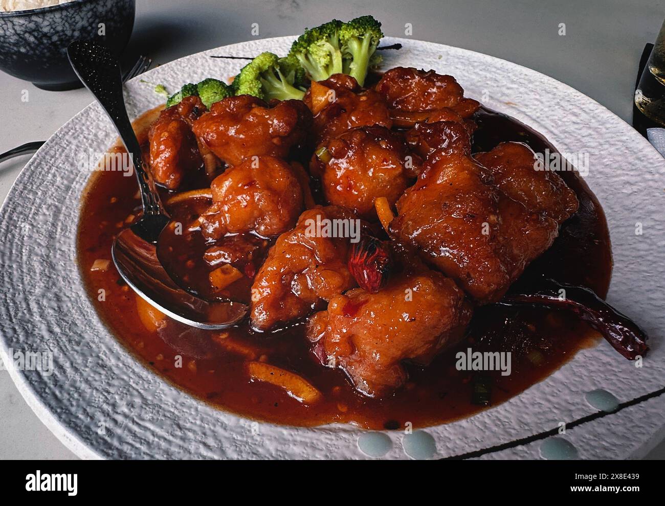 Eine heiße Platte mit chinesischem Essen Stockfoto