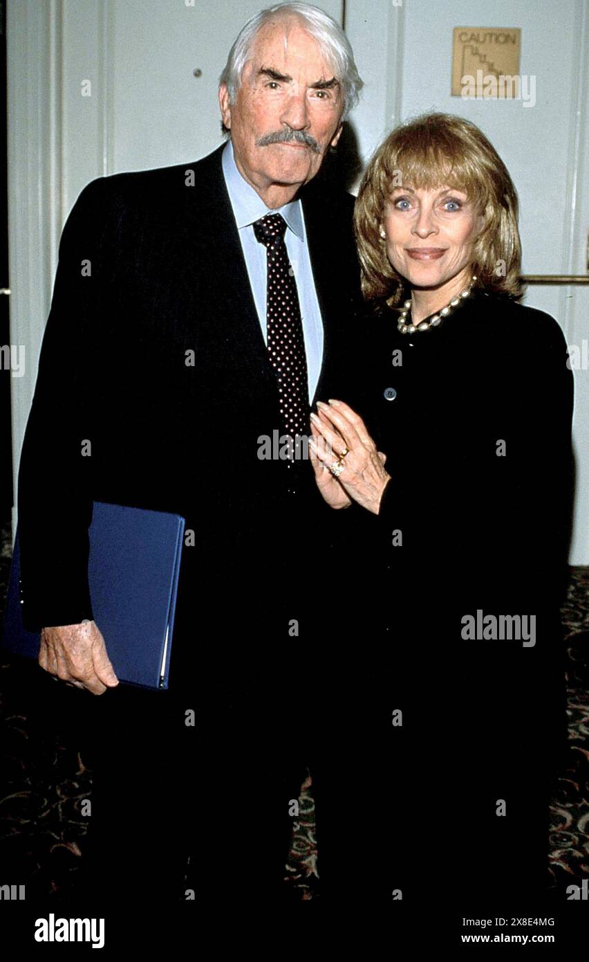 K14251JKEL.COALITION TO STOP GUN VIOLENCE EHRTE PECK IM MAY FLOWER HOTEL IN WASHINGTON DC. GREGORY PECK UND SEINE FRAU VERONIQUE. JAMES M KELLY/1998.GREGORYPECKRETRO(Kreditbild: © James M. Kelly/ZUMA Wire) NUR ZUR REDAKTIONELLEN VERWENDUNG! Nicht für kommerzielle ZWECKE! Stockfoto