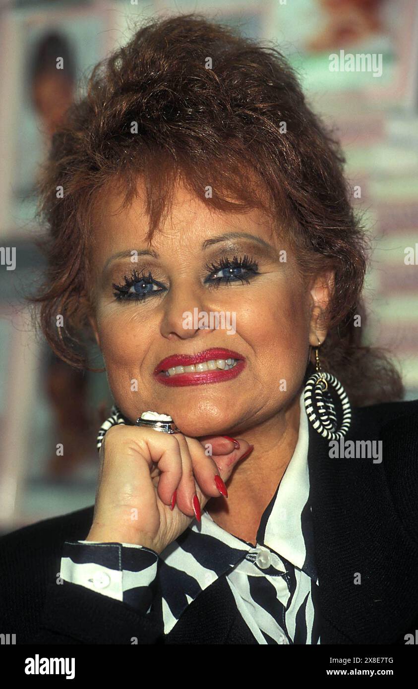 14. MAI 2007 - K6594JKEL. UNTERSCHRIFT FÜR TELLING IT MY WAY, VIRGINIA. TAMMY FAYE BAKKER 10-17-1996. JAMES M KELLY- 1996.TAMMYFAYEBAKKERRETRO(Credit Image: © James M. Kelly/ZUMA Wire) NUR ZUR REDAKTIONELLEN VERWENDUNG! Nicht für kommerzielle ZWECKE! Stockfoto