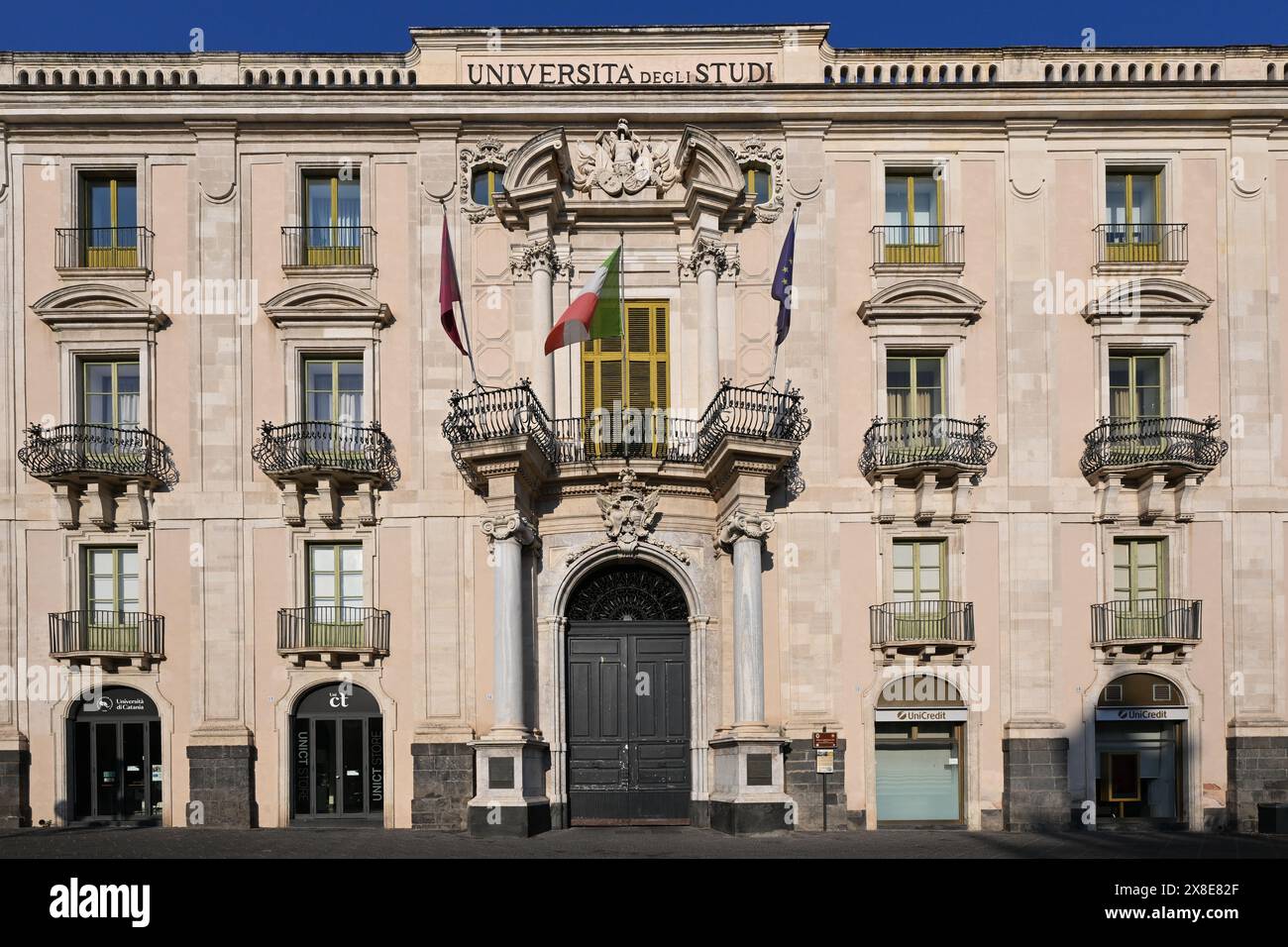 Catania, Italien, 17. August 2023: Blick auf das Gebäude der Universita degli studi di di catania in Sizilien, Italien. Stockfoto