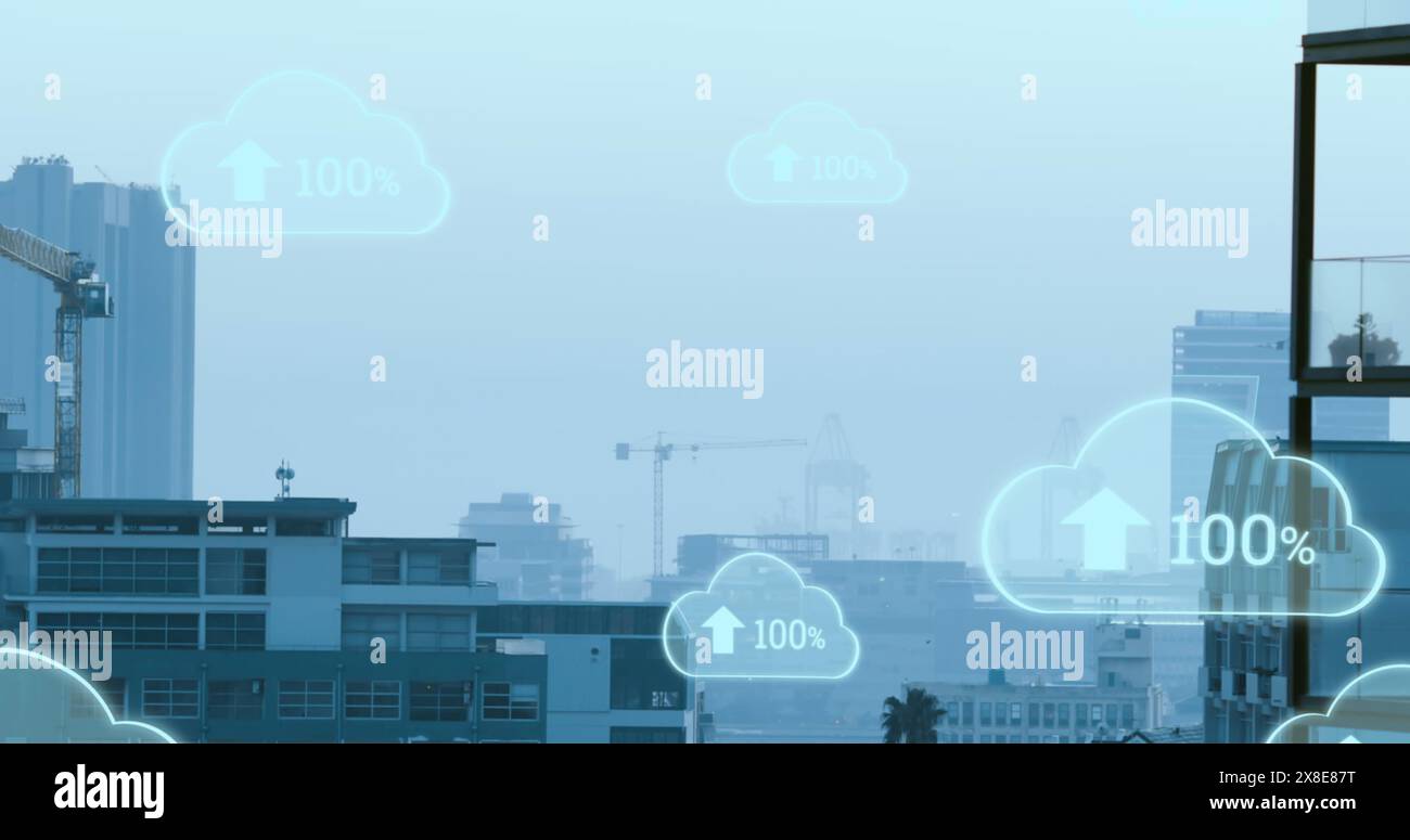 Bild von Wolkensymbolen mit wachsender Zahl über der Stadtlandschaft Stockfoto