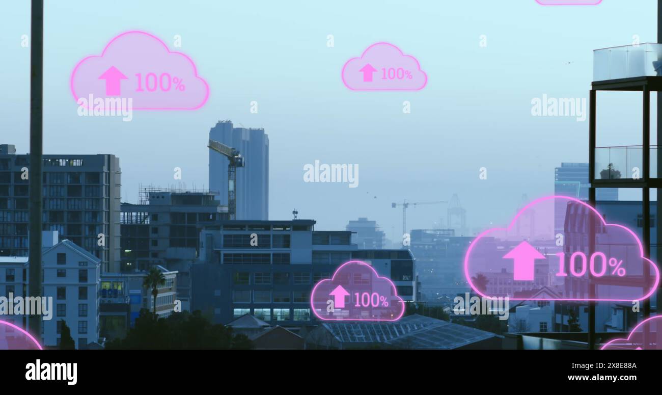 Bild von Wolkensymbolen mit wachsender Zahl über der Stadtlandschaft Stockfoto