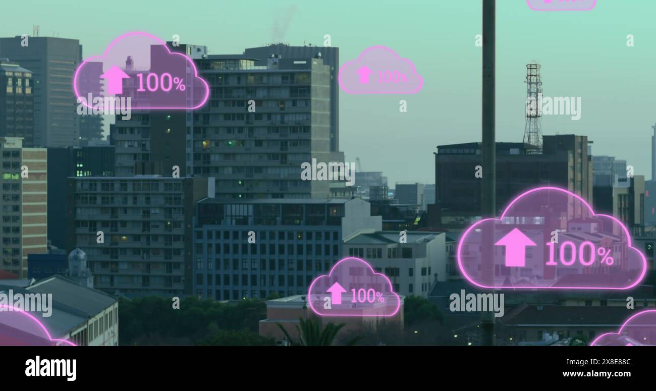 Bild von digitalen Wolken mit Upload, die über der Stadtlandschaft schweben Stockfoto