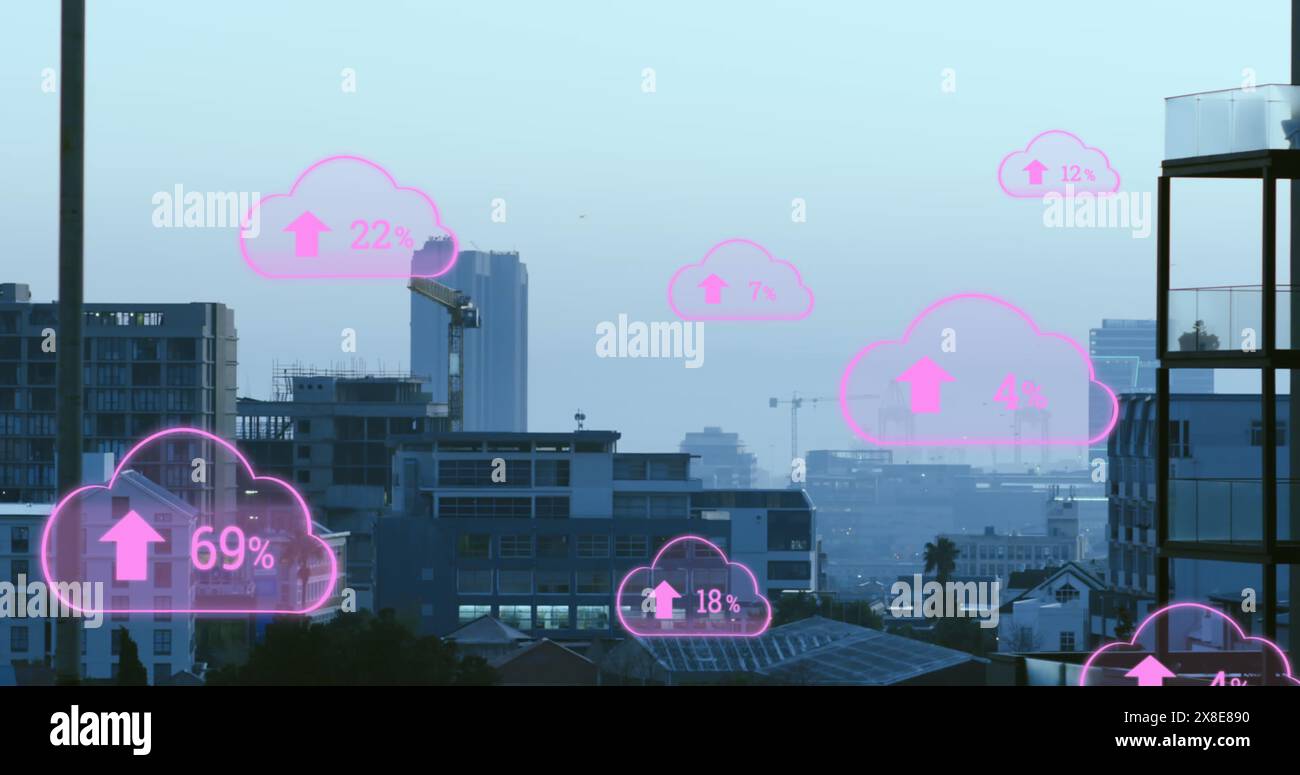 Bild von Wolkensymbolen mit wachsender Zahl über der Stadtlandschaft Stockfoto