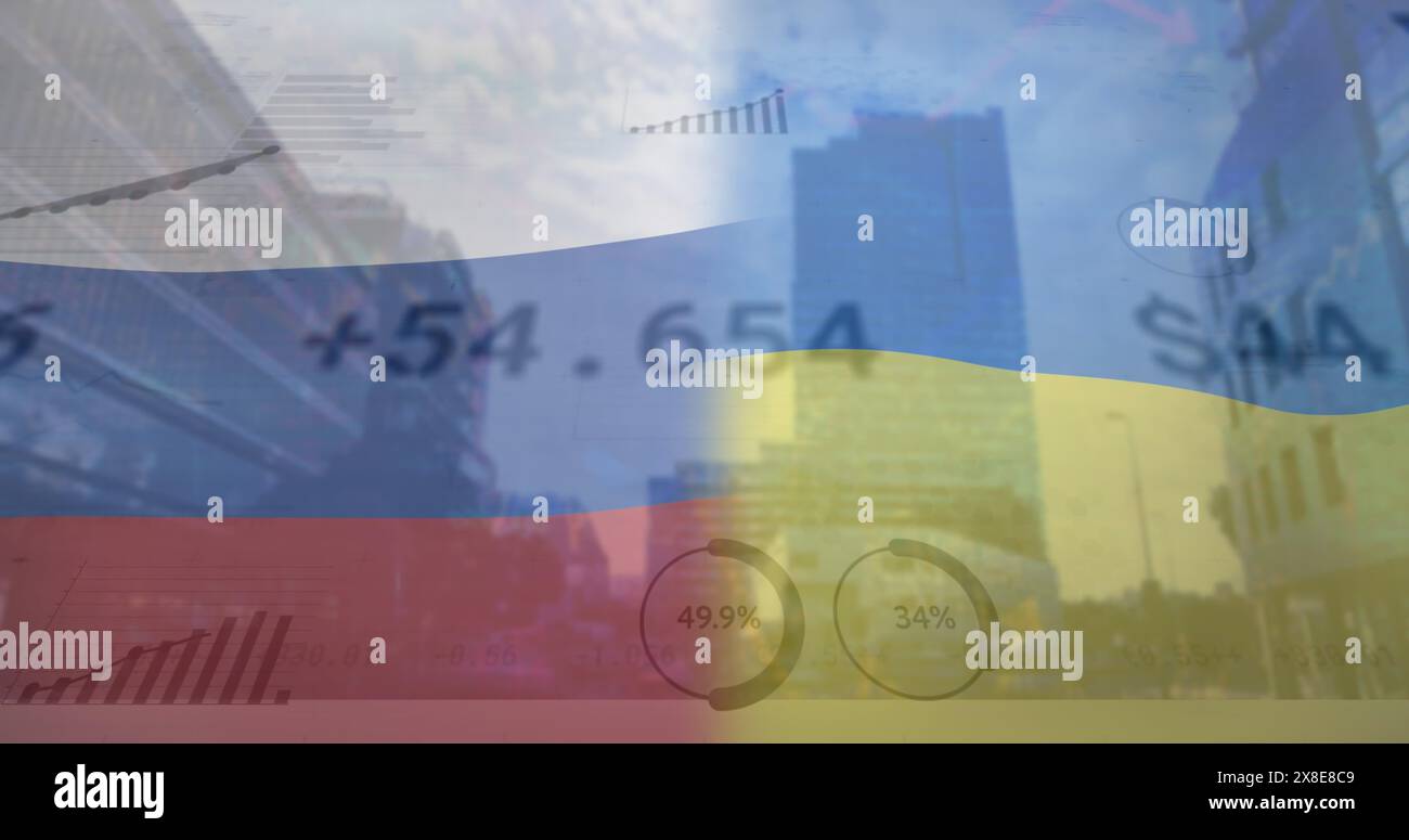 Bild der Fahnen russlands und der ukraine über Datenverarbeitung und Stadtbild Stockfoto