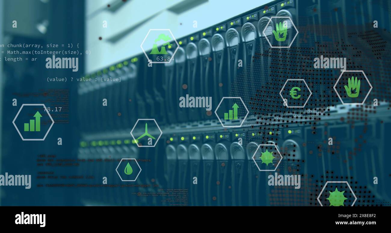 Bild der Datenverarbeitung mit Symbolen und Globus über Serverraum Stockfoto