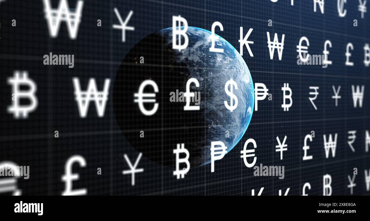 Bild von Währungssymbolen über dem Globus auf schwarzem Hintergrund Stockfoto
