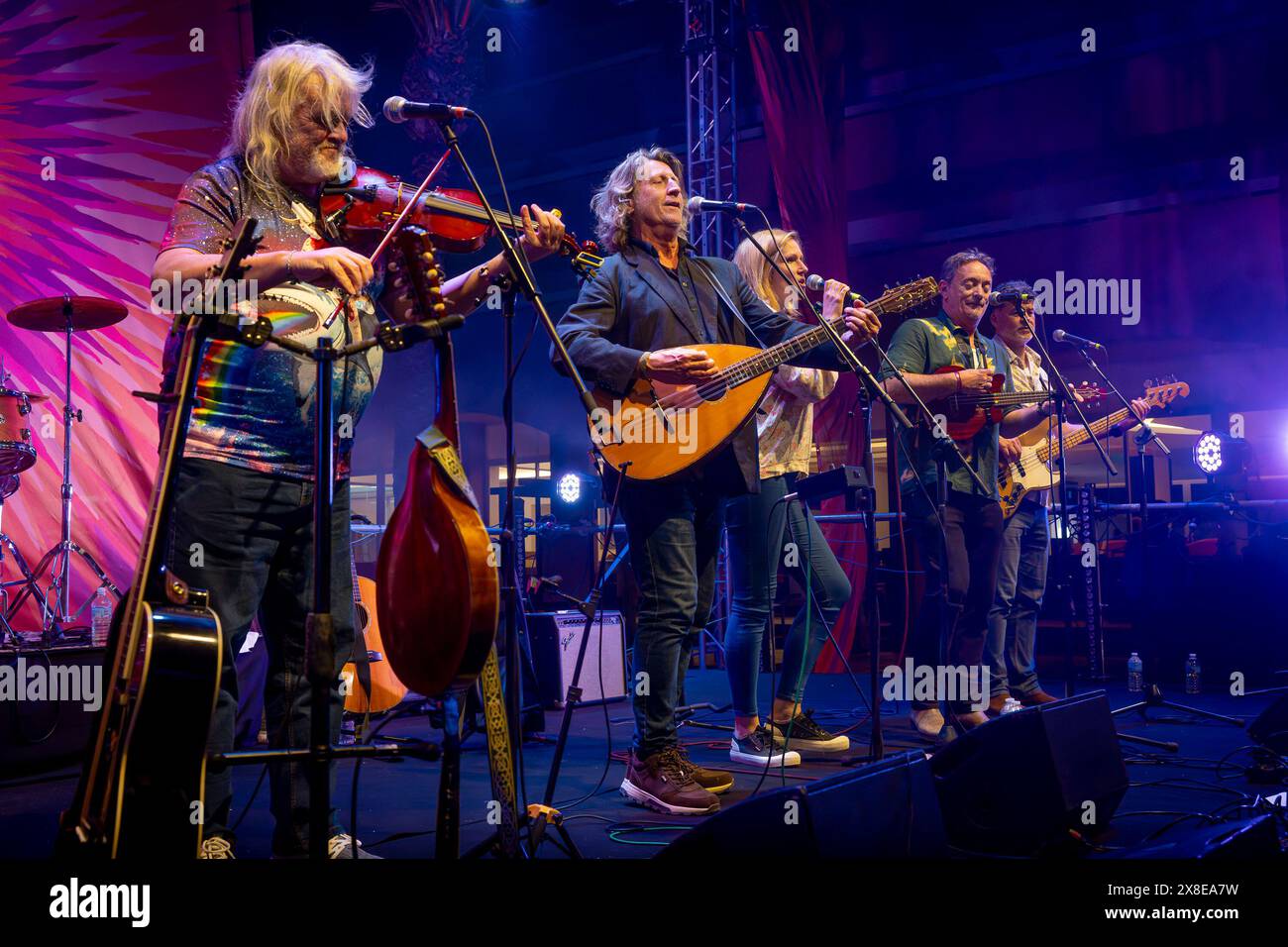 Handshow mit Nina Zella und Garret Wall und Dave Mooney von Track Dogs, Costa Music Festival, Ibiza, Spanien Stockfoto