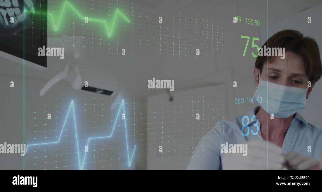 Der kaukasische Arzt mit Maske untersucht medizinische Geräte Stockfoto