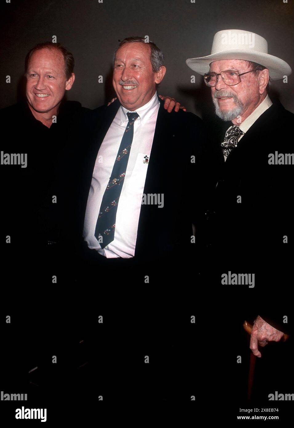 K15913WW SD0614. „TARZAN“ PREMIERE. LOEWS KIPS BAY 15 THEATRE, NYC. GLENN KEANE, WALT DISNEY JR., CHUCK JONES. WALTER WEISSMAN/ 1999(Credit Image: ©WALTER WEISSMAN/ZUMA Wire) NUR REDAKTIONELLE VERWENDUNG! Nicht für kommerzielle ZWECKE! Stockfoto