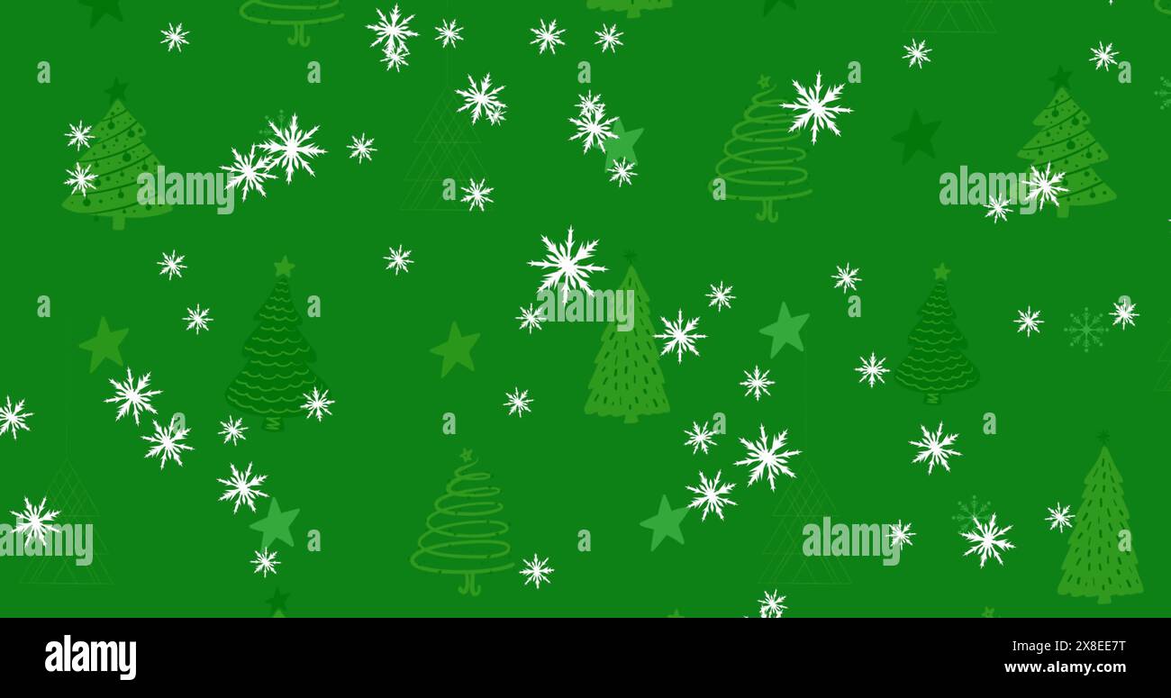 Abbildung von Schneeflocken-Symbolen, die über mehrere weihnachtsbaumsymbole fallen, vor grünem Hintergrund Stockfoto