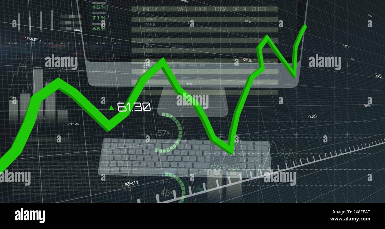 Abbildung der Statistik mit grüner Linie und Datenverarbeitung über Tastatur und Raster Stockfoto