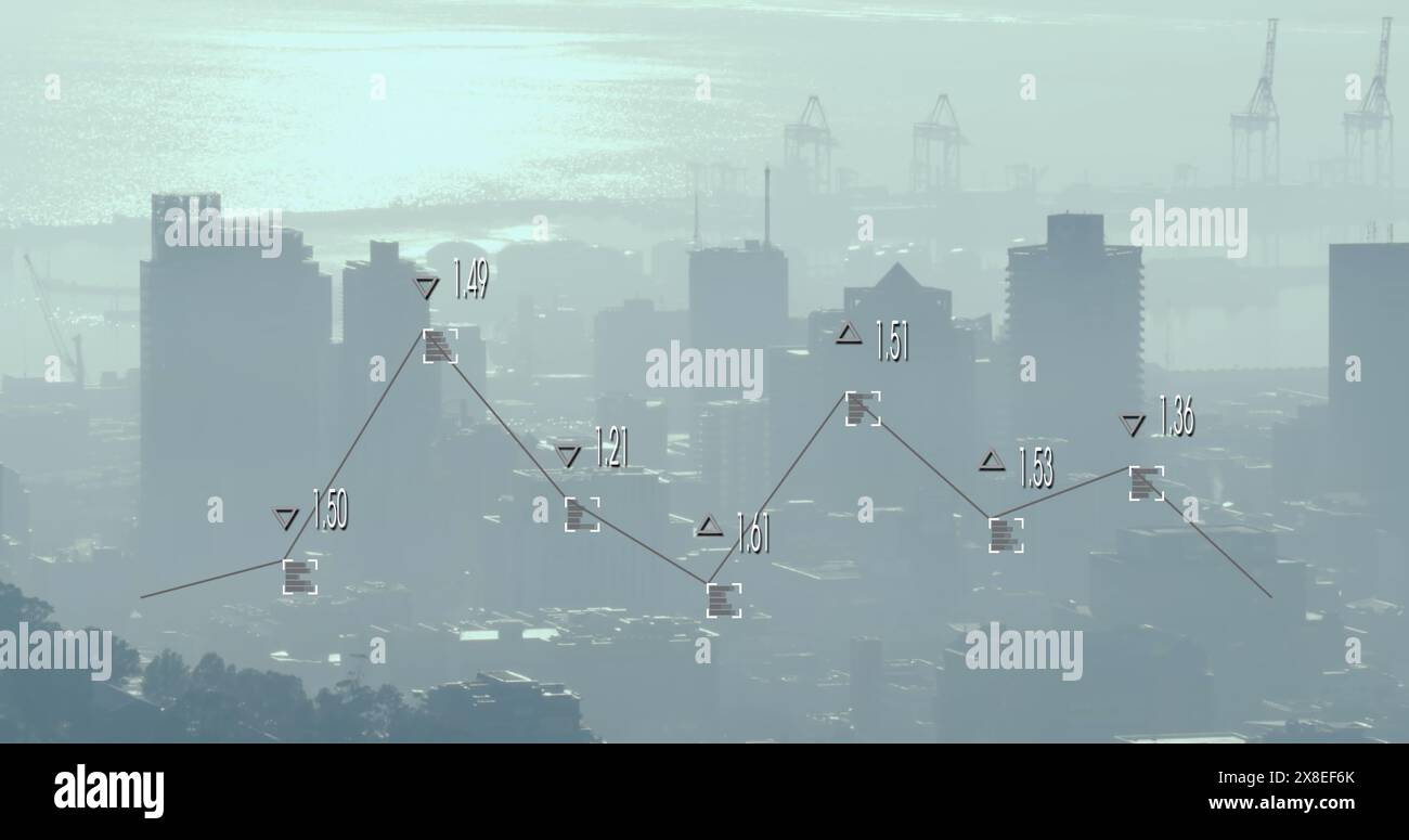 Bild eines Diagramms mit wechselnden Zahlen und Suchern über moderner Stadtlandschaft vor bewölktem Himmel Stockfoto