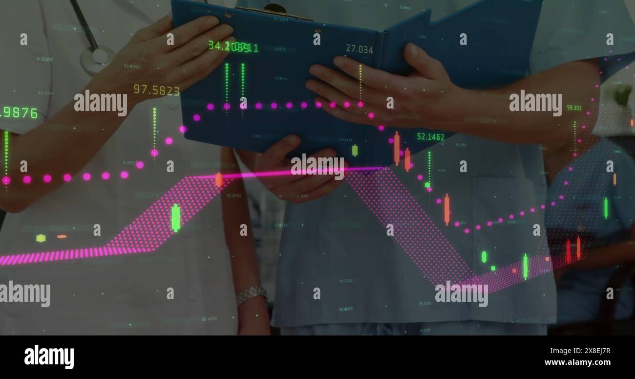 Bild der Datenverarbeitung über verschiedene Ärzte Stockfoto