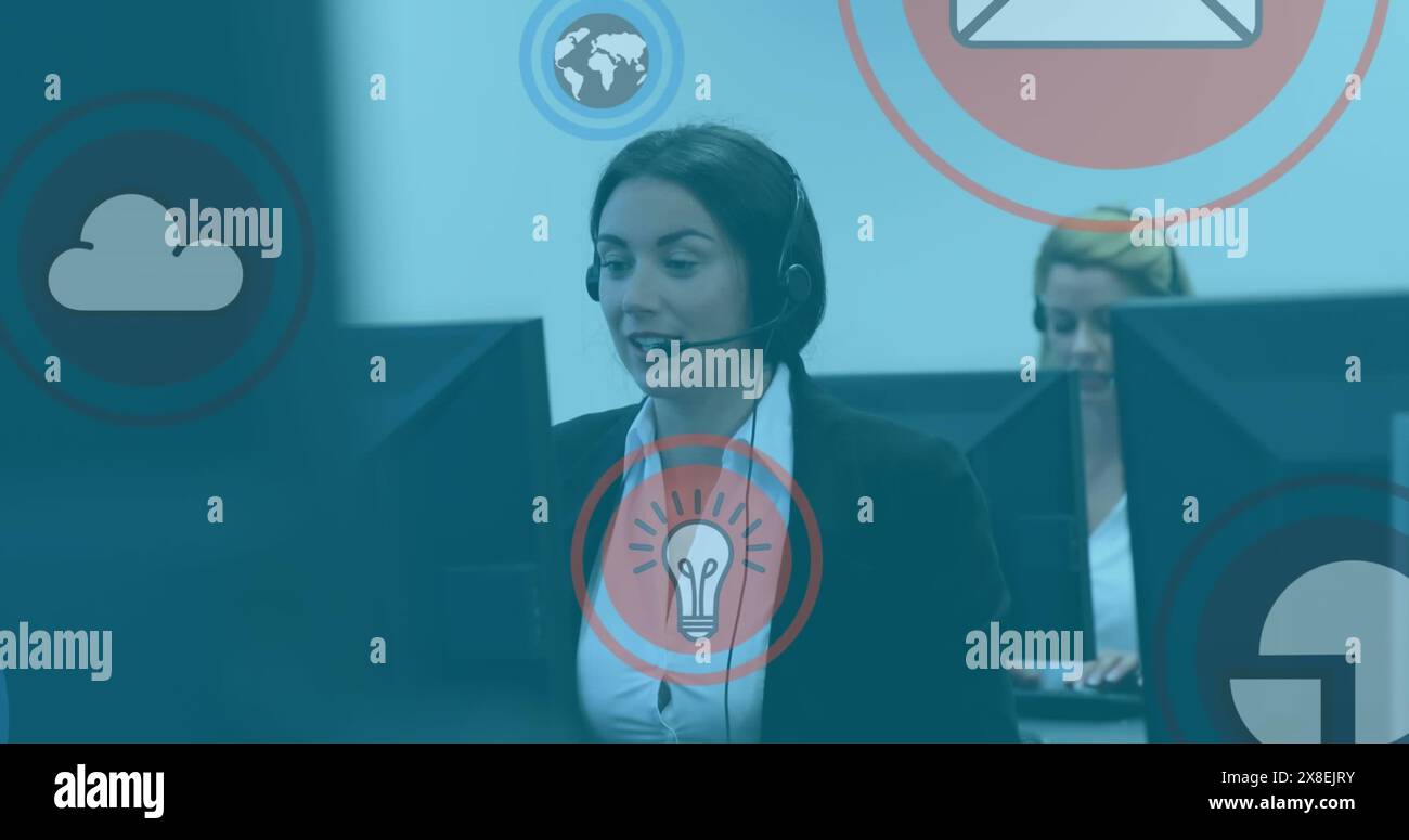 Abbildung: Symbole, weibliche Kundendienstmitarbeiter aus dem kaukasus, die mit dem Kunden spricht, der Kopfhörer trägt Stockfoto Abbildung: Symbole, weibliche Kundendienstmitarbeiter aus dem kaukasus, die mit dem Kunden spricht, der Kopfhörer trägt Stockfoto