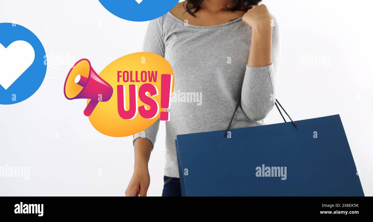 Bild von Follow US Text, Megaphon und Herz-Ikonen über kaukasierin mit Shopping Stockfoto