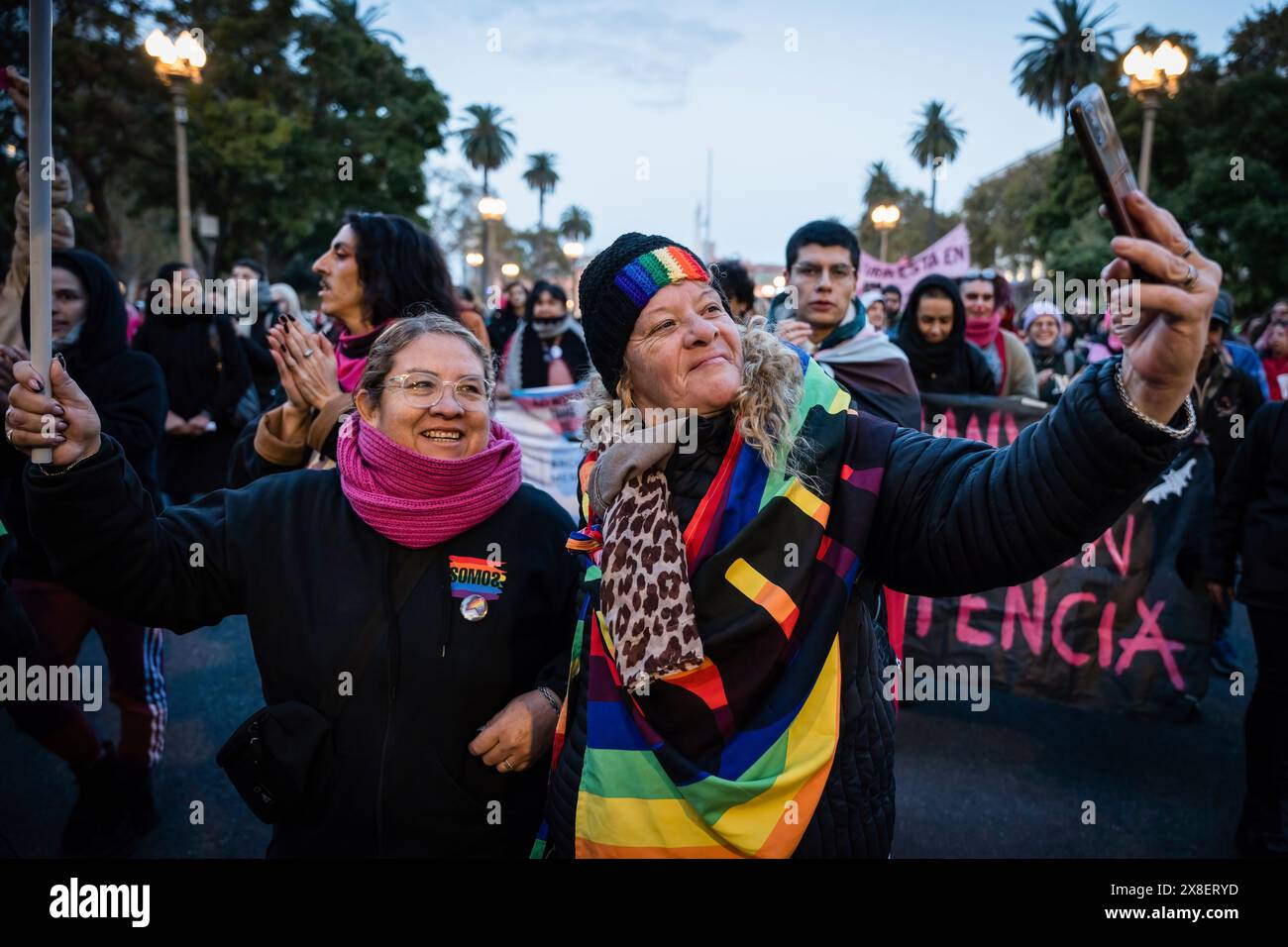 Buenos Aires, Argentinien. Mai 2024. Demonstranten nehmen am zweiten plurinationsmarsch für ein historisches Reparationsgesetz für Transvestiten und Transgender-Menschen Teil. Quelle: SOPA Images Limited/Alamy Live News Stockfoto