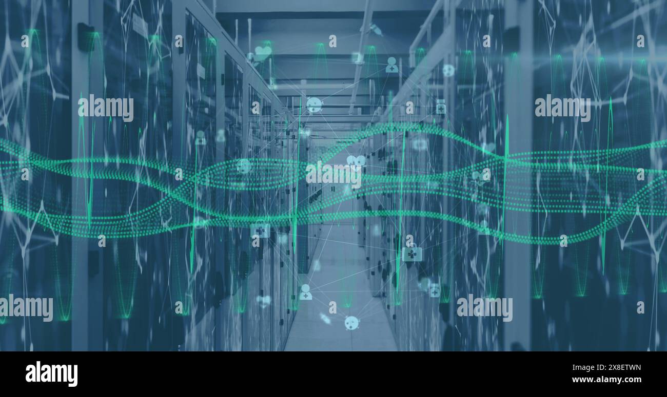 Bild medizinischer Symbole und Formen über dem Serverraum Stockfoto