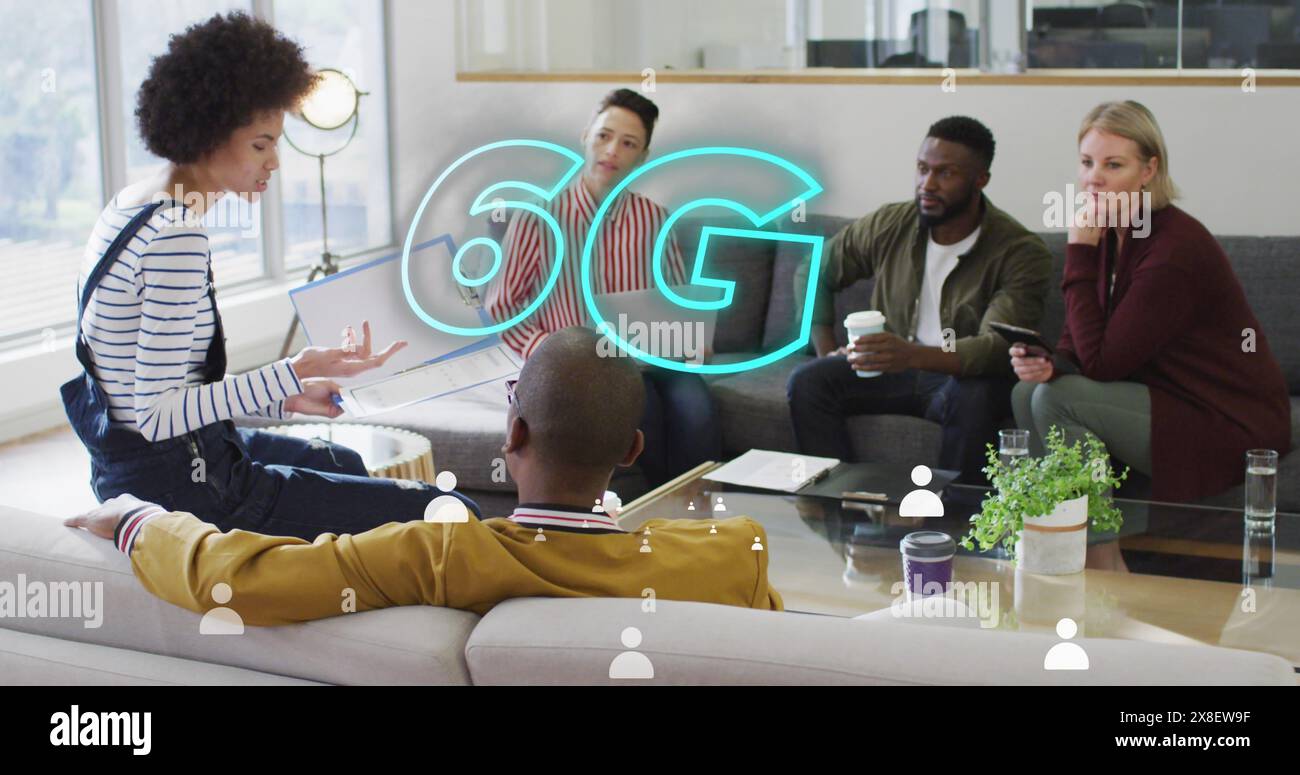 Bild von 6g-Text und Symbolen über verschiedenen Geschäftsleuten Stockfoto