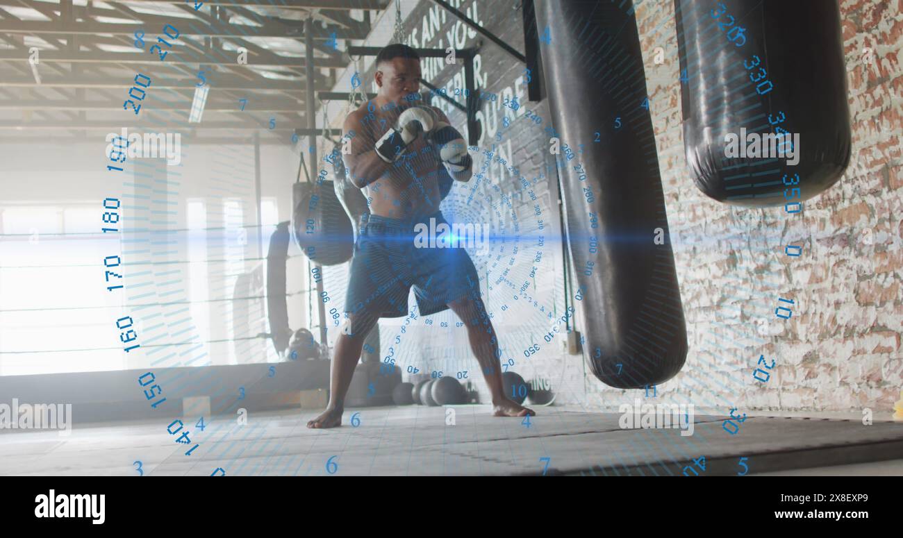 Bild der Datenverarbeitung über afroamerikanisches Mannboxen im Fitnessstudio Stockfoto