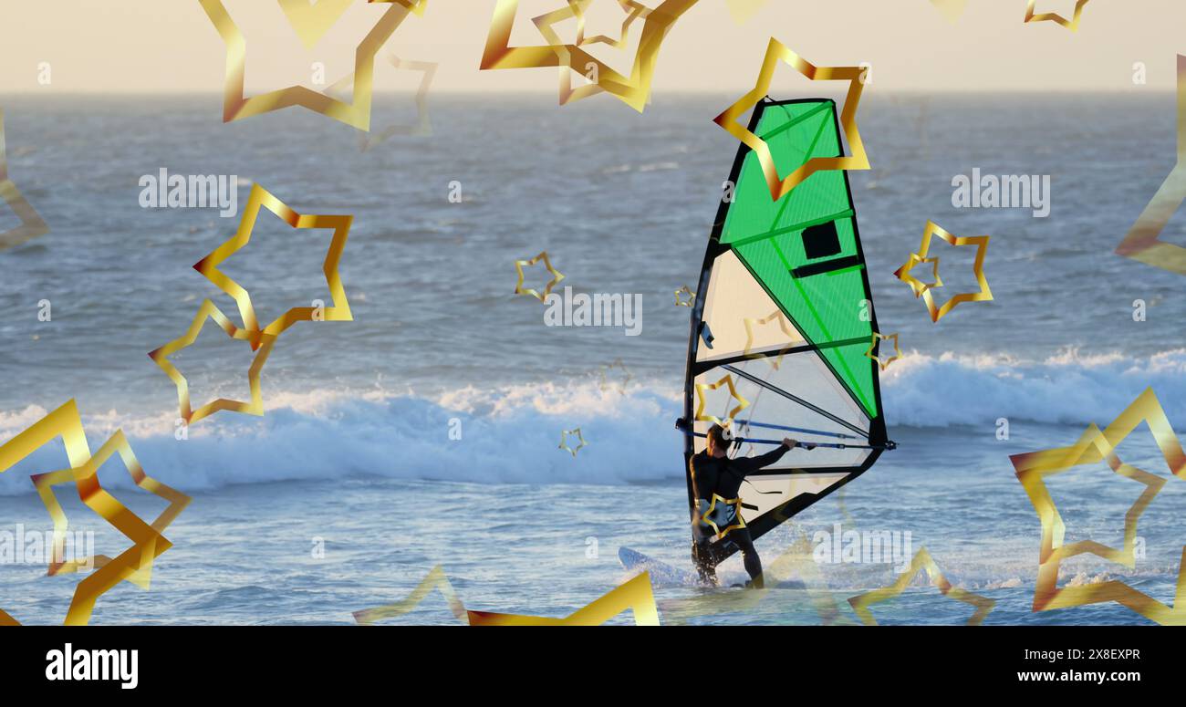 Bild von Sternen über dem kaukasier, der im Meer Windsurfen macht Stockfoto