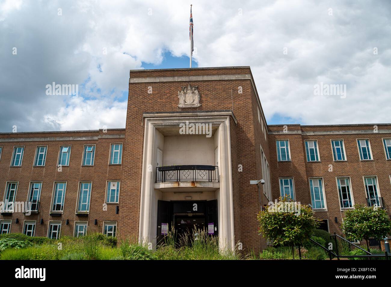 Maidenhead, Großbritannien. Mai 2024. Das Royal Borough of Windsor & Maidenhead (RBWM) Council Office in Maidenhead, Berkshire. Die RBWM hat Berichten zufolge die Regierung um finanzielle Soforthilfe gebeten. "Der königliche Bezirk Windsor und Maidenhead sagte, die Offenbarung habe seine gut dokumentierte... Schwierige Finanzlage“. Ratsmitglied Lynne Jones, zuständig für Finanzen, sagte, interne Audits hätten einen „unglaublichen Rückstand an Buchhaltungsfragen“ aufgedeckt. Die Behörde hat eine außerordentliche finanzielle Unterstützung beantragt, ein staatliches Darlehen, das in der Regel durch Verkauf von Vermögenswerten zurückgezahlt wird.“ T Stockfoto
