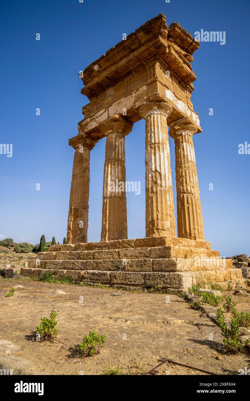 Der griechische Tempel von Castor und Pollux, Tal der Tempel, Agrigento, Sizilien Stockfoto