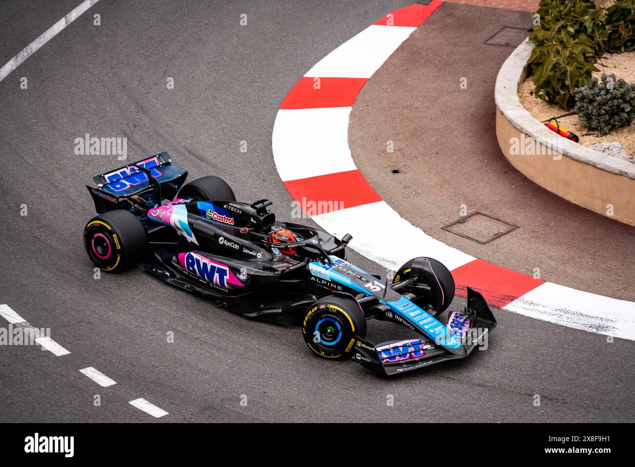 Monaco, Monaco. Mai 2024. Esteban Ocon (31), französischer Fahrer des Alpine F1-Teams beim Großen Preis von Monaco, während des zweiten freien Trainings. (Foto: Luca Martini/SOPA Images/SIPA USA) Credit: SIPA USA/Alamy Live News Stockfoto