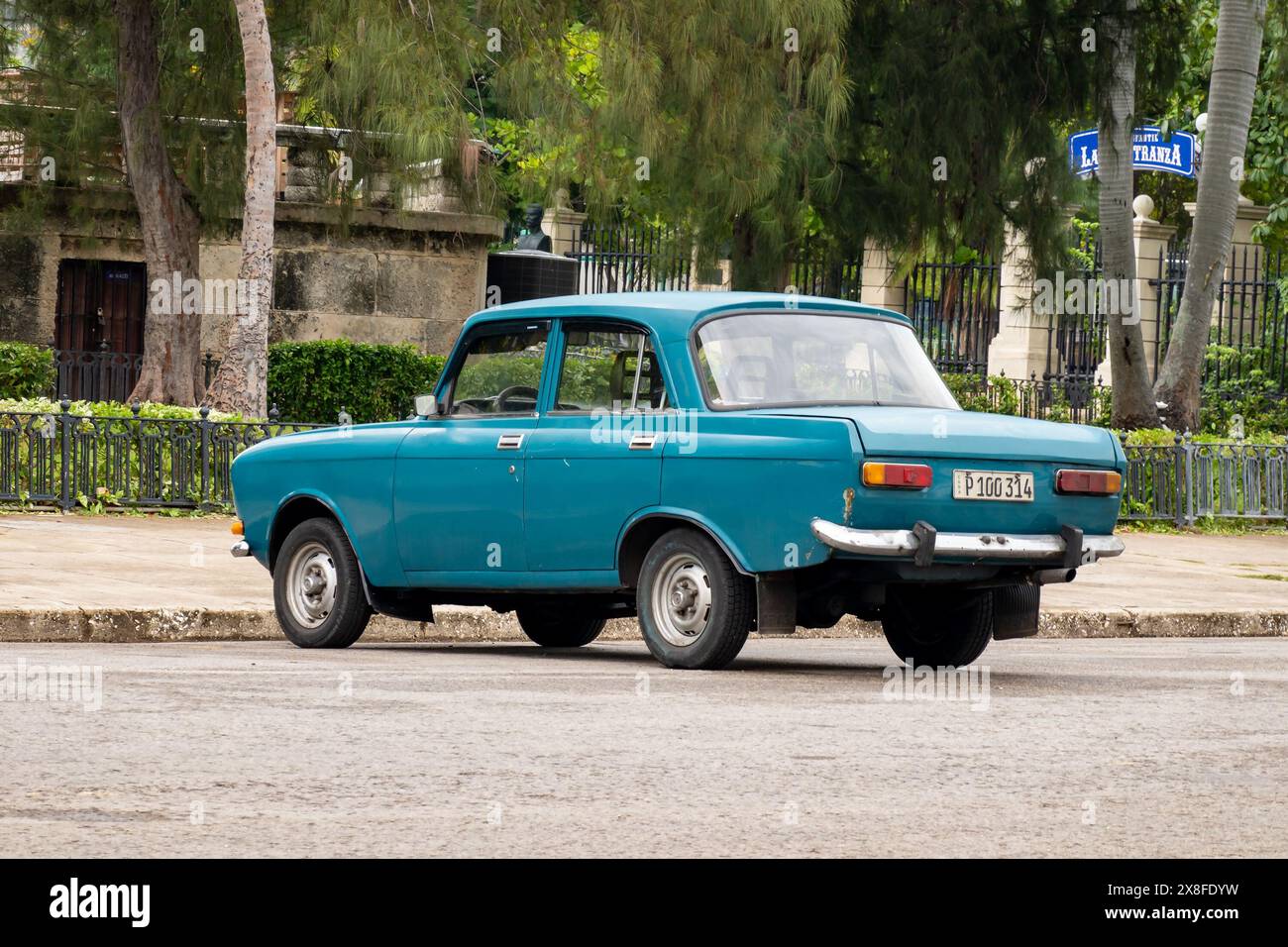 HAVANNA, KUBA - 28. AUGUST 2023: Rückansicht des russischen Autos Moskvitch 2140 (1500) in Havanna, Kuba Stockfoto