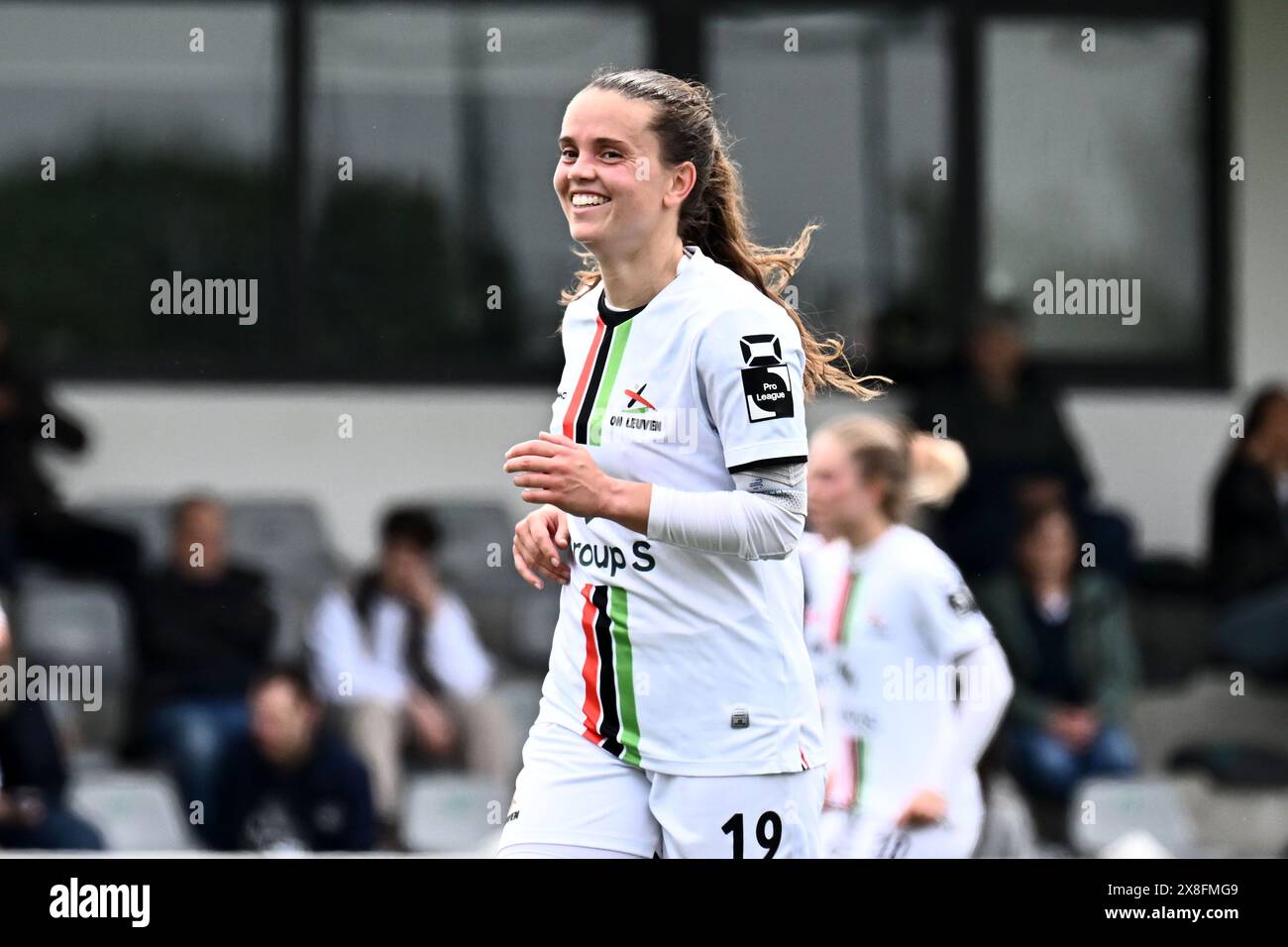 Oud Heverlee, Belgien. Mai 2024. Jeslynn Kuijpers (19) von OHL, die am 10. Und letzten Spieltag der Play-offs in der Saison 2023–2024 der belgischen Lotto Womens Super League das Tor von 2-0 erzielte, während eines Frauenfußballspiels zwischen Oud Heverlee Leuven und AA Gent Ladies. am 25. Mai 2024 in Oud Heverlee, Belgien. Quelle: Sportpix/Alamy Live News Stockfoto