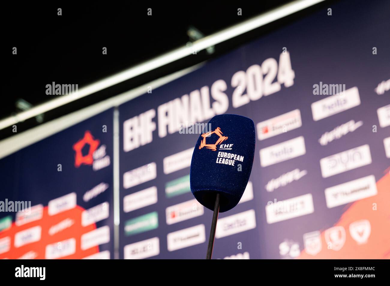 Hamburg, Deutschland. Mai 2024. Handball: EHF European League, SG Flensburg-Handewitt - Dinamo Bukarest, Finale vier, Halbfinale, Barclays Arena. Der Schriftzug auf einem Mikrofon der EHF Finals 2024. Quelle: Wedel Noah/dpa/Alamy Live News Stockfoto