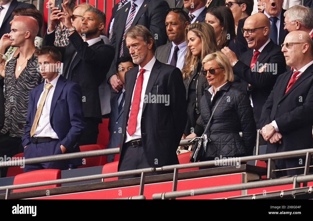 Sir Jim Ratcliffe in der Tribüne beim Finale des Emirates FA Cup im