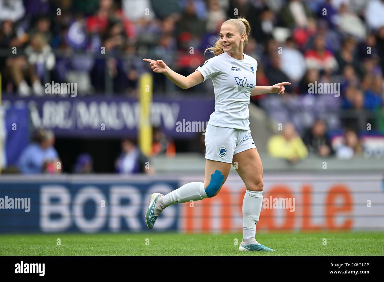 Anderlecht, Belgien. Mai 2024. Tess Lameir (28) aus Genk feiert, nachdem er das Tor 4-2 während eines Frauenfußballspiels zwischen RSC Anderlecht und KRC Genk Ladies am 10. Und letzten Spieltag der Play-offs in der Saison 2023 - 2024 der belgischen Lotto Womens Super League erzielte. am Samstag 25. Mai 2024 in Anderlecht, Belgien. Quelle: Sportpix/Alamy Live News Stockfoto