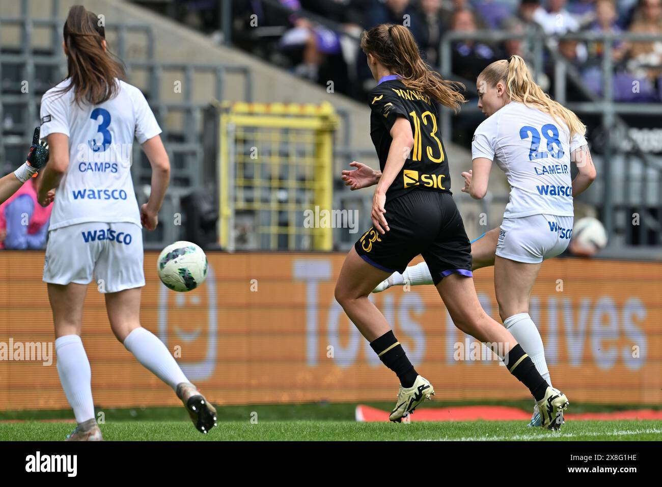 Anderlecht, Belgien. Mai 2024. Tess Lameir (28) aus Genk erzielt das Tor 4-2 während eines Frauenfußballspiels zwischen RSC Anderlecht und KRC Genk Ladies am 10. Und letzten Spieltag der Play-offs in der Saison 2023 - 2024 der belgischen Lotto Womens Super League. am Samstag 25. Mai 2024 in Anderlecht, Belgien. Quelle: Sportpix/Alamy Live News Stockfoto
